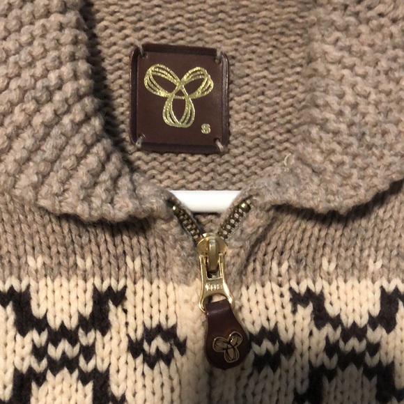 Aritzia Lamb’s Wool Sweater - Picture 2 of 3